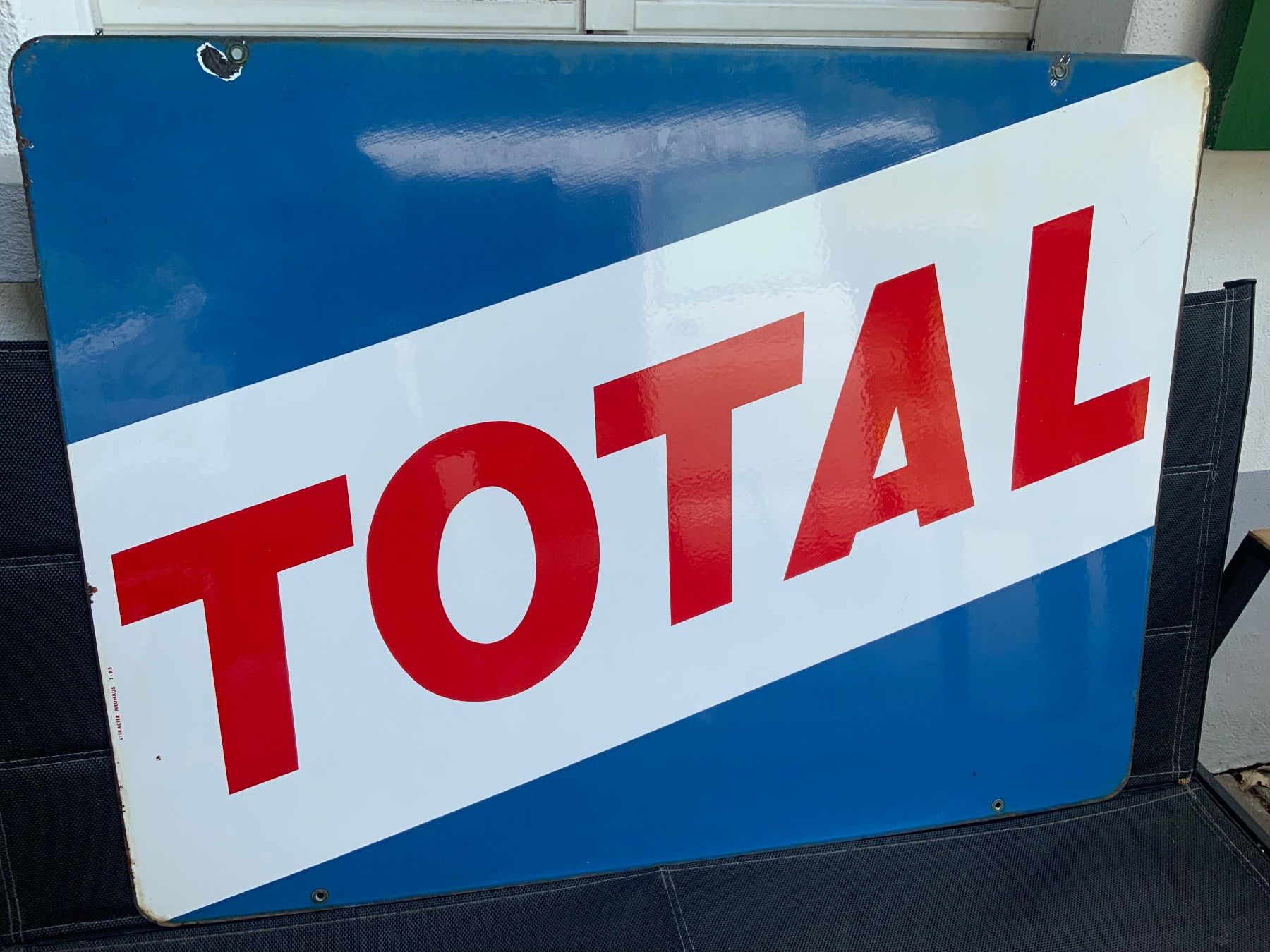 Insegne: TOTAL Schild Emailschild beidseitig, 1965, Dachbodenfund – Usato da Willisau venduto da Minali 2
