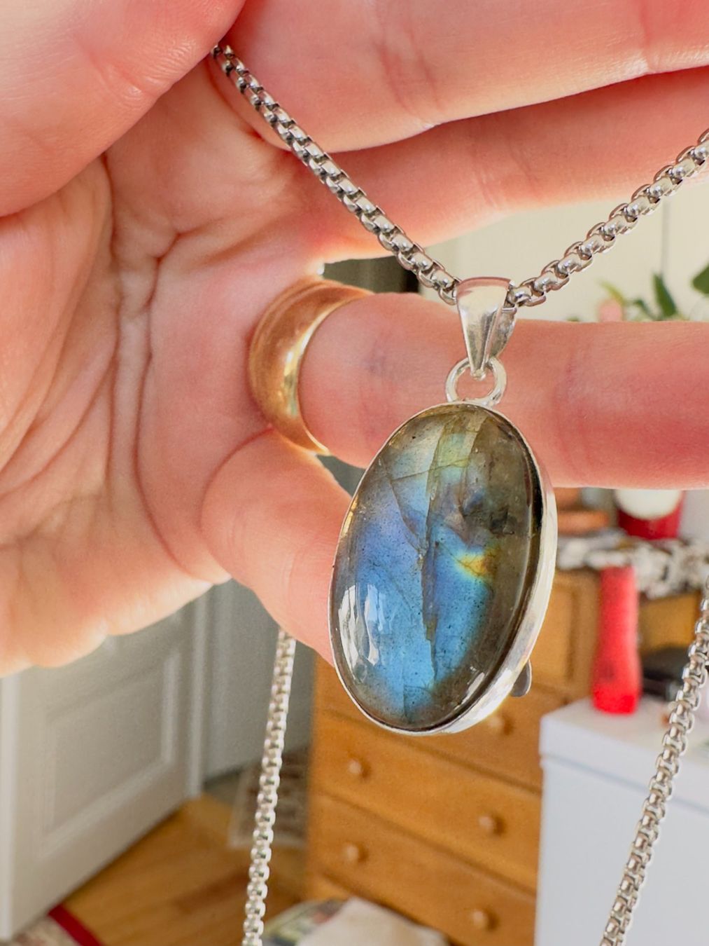 Ketten: Labradorite necklace – Neu und originalverpackt aus Genève von AGBERG 1
