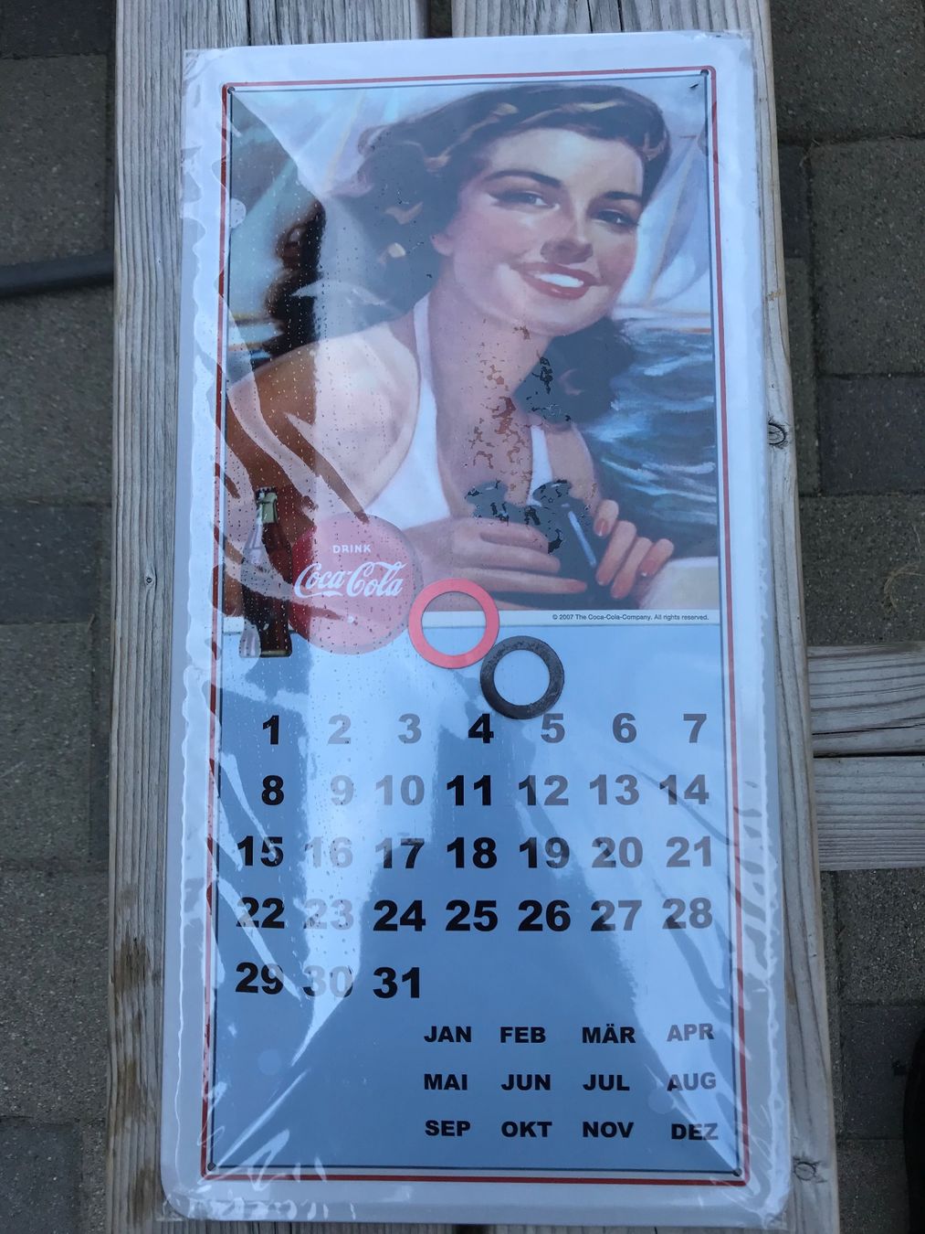 Coca-Cola Insegne: Coca-Cola Blechschild Nostalgie-Kalender Deko – Nuovo e nell'imballaggio originale da Hirschthal venduto da Mulra