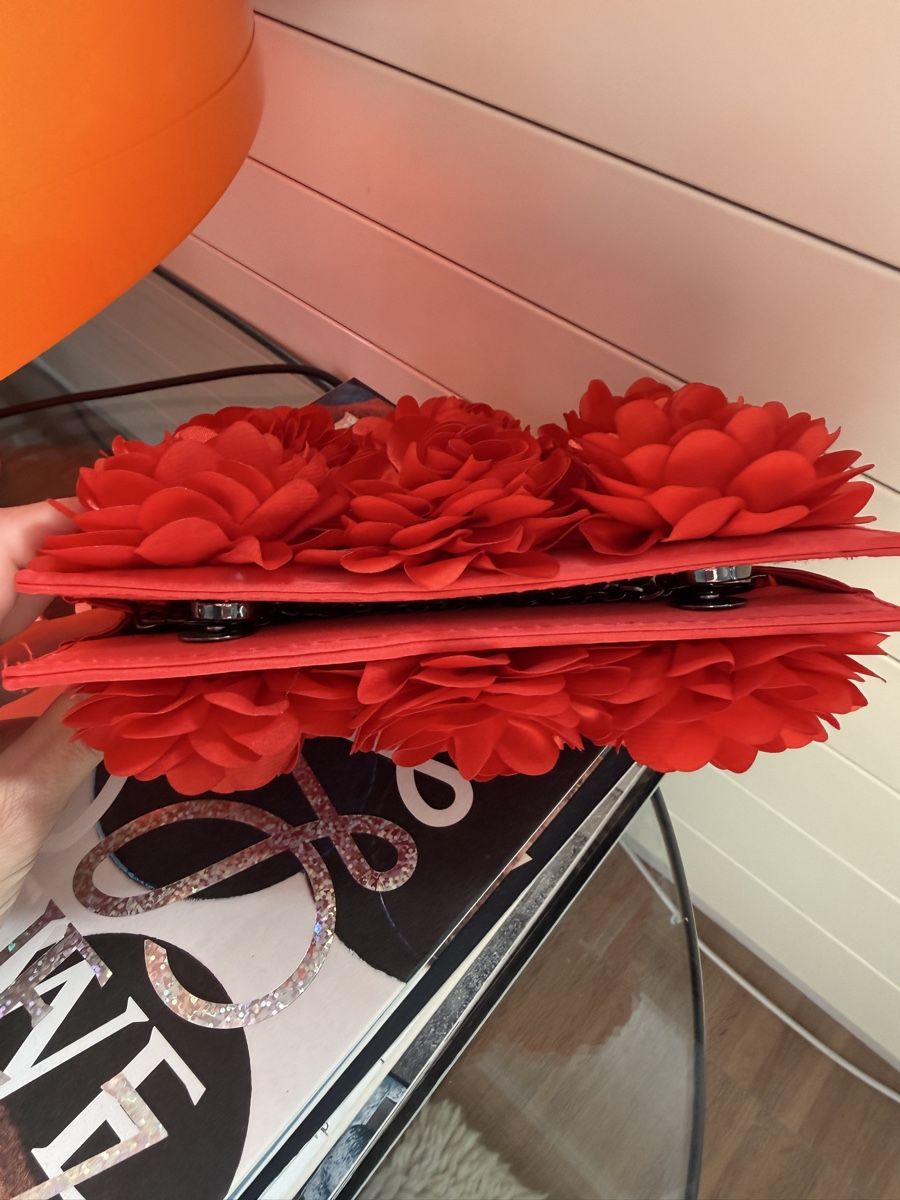 Borse da donna: Red Clutch Bag Fabric Flowers Chain – Usato da zug venduto da Inaar 1