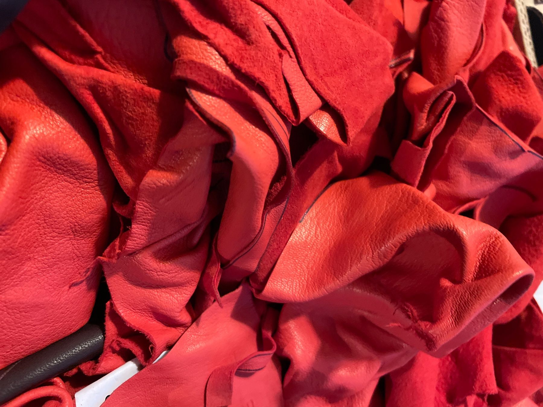 Tessuti: Lot 2: 7.25 KG Lederreste "Bordeaux & Rot" – Usato da Frasnacht venduto da GracyStore 2