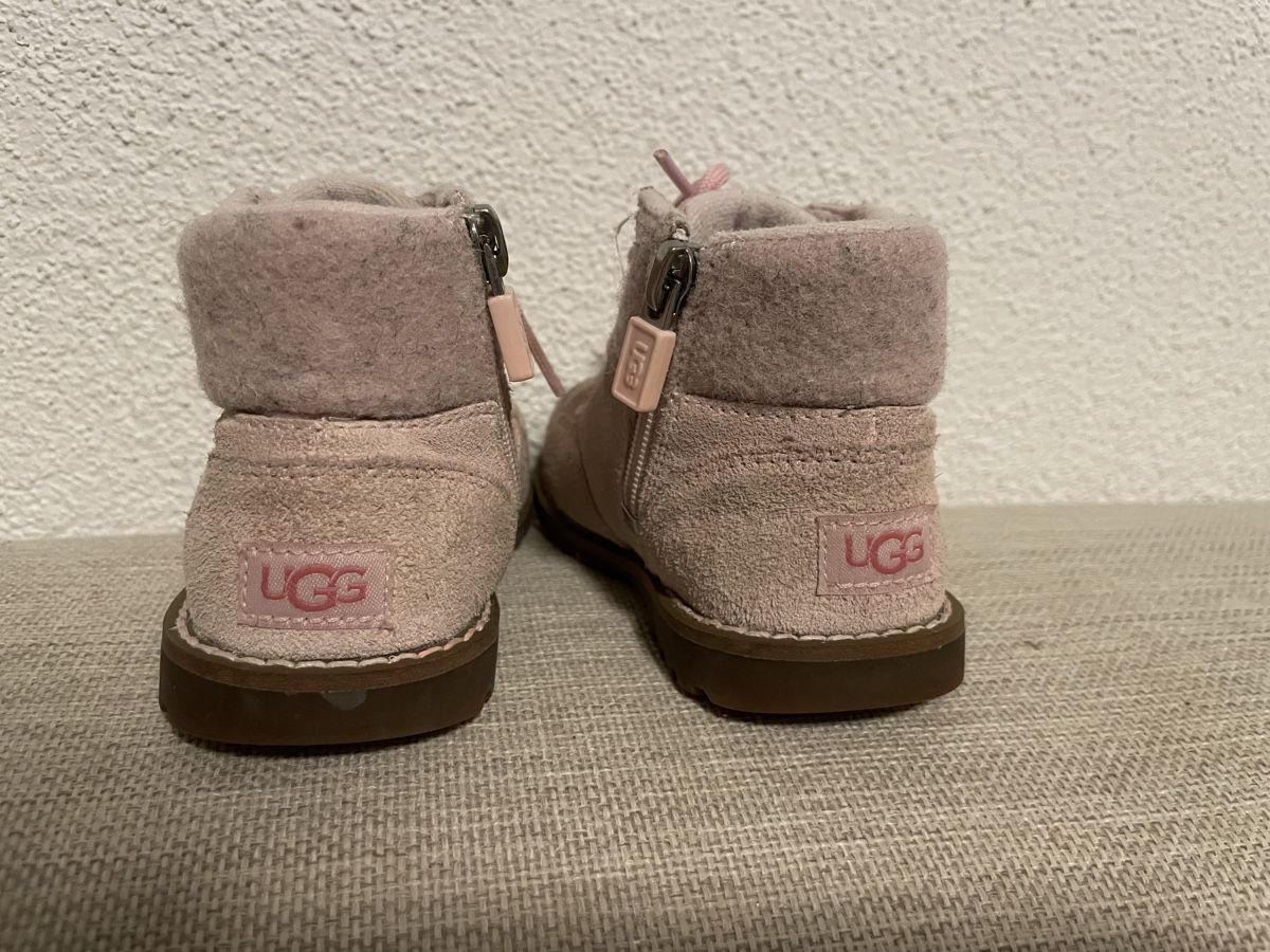 Ugg Schuhe für Jungen: UGG Baby Schuhe Gr. 22 – Gebraucht aus Ennetbaden von Mentos07 2