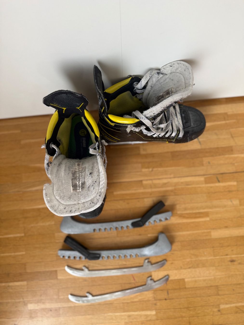 Ccm Pattini da ghiaccio: CCM Eishockey Schlittschuh Junior – Usato da Zug venduto da marcosonlineshop 2