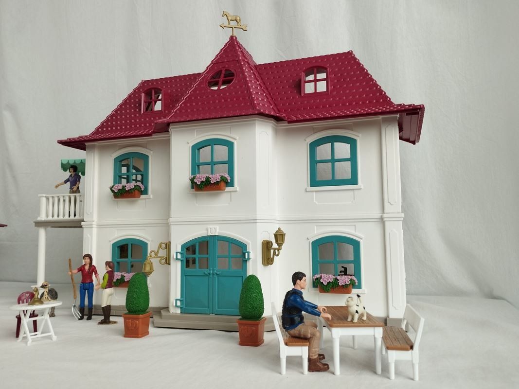 Schleich Giocattoli: SCHLEICH 42416 Wohnhaus mit Pferdehof – Usato da Schübelbach venduto da Restwert_Schubelbach 5