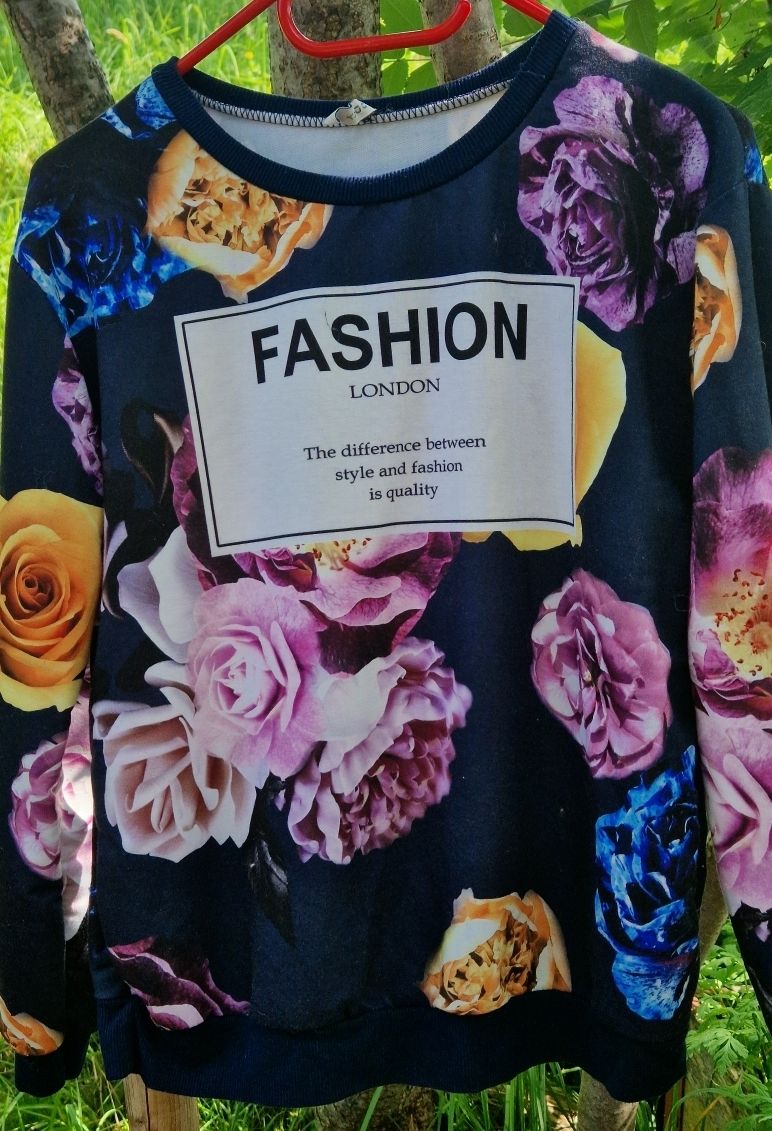 Pullover & Sweatshirts: Sweat-shirt floral taille l – Gebraucht aus Reconvilier von mulan22