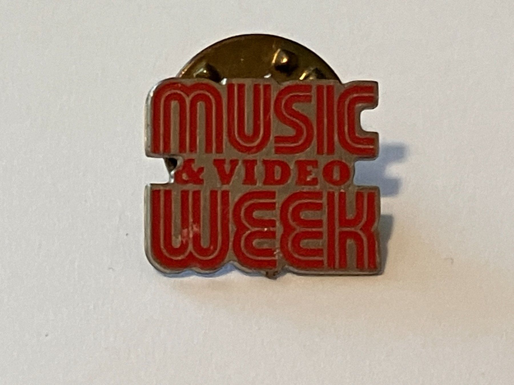 Placchette & Badge: 1 Pin Music & Video Week – Usato da Basel venduto da djwwpp