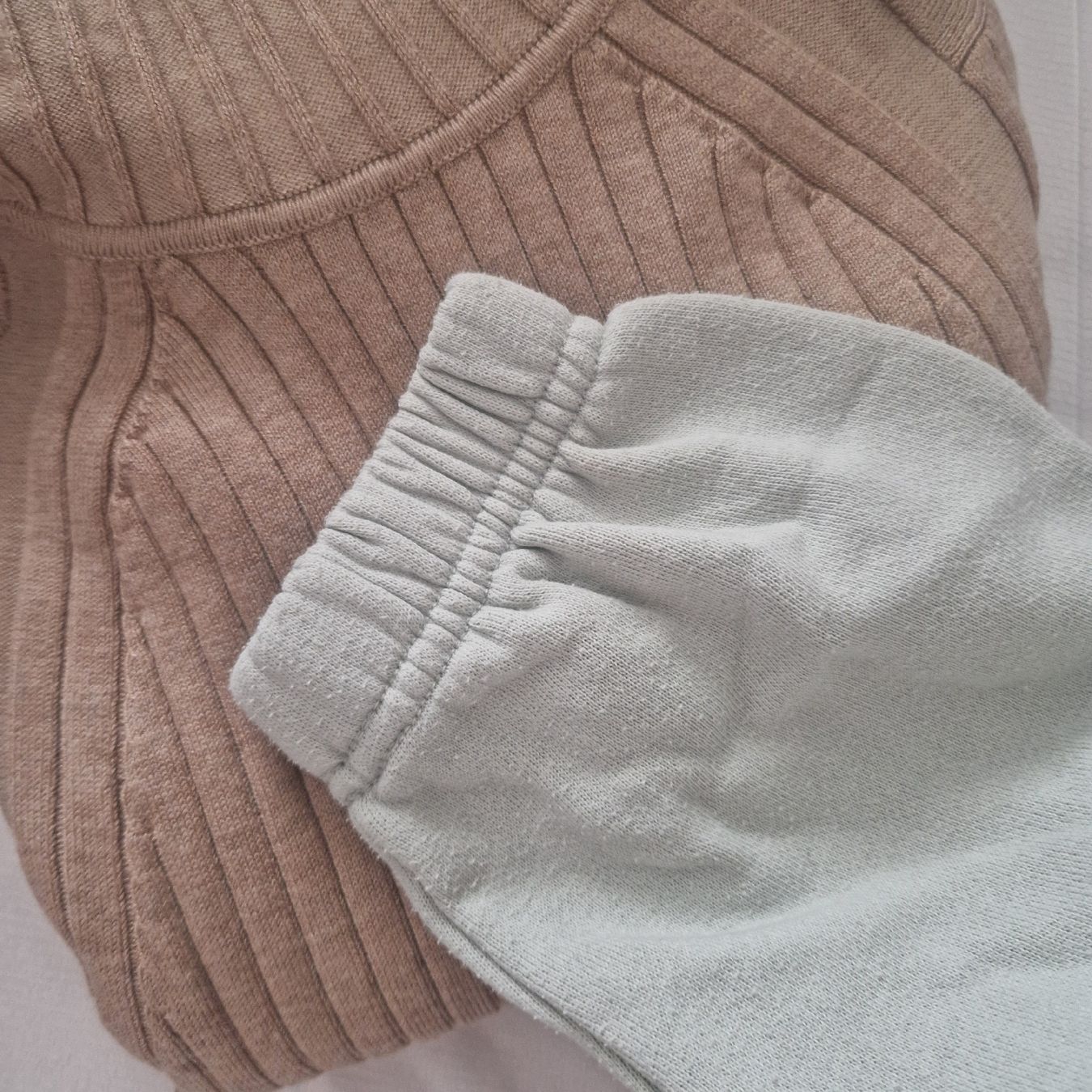 Maglioni & Felpe: 2 Even&Odd Kapuzenpullover Crop Top Gr. M mint & schwarz – Usato da Nendeln venduto da Zopfie_ 4