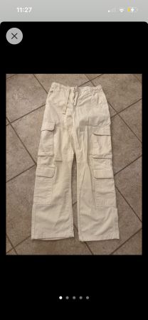 Bershka Cargo Hose – Hellbeige, Grösse 36  Beschreibung: Hel