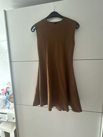 Zara Kleid, Grösse M, ideales Herbstkleid für jeden Tag