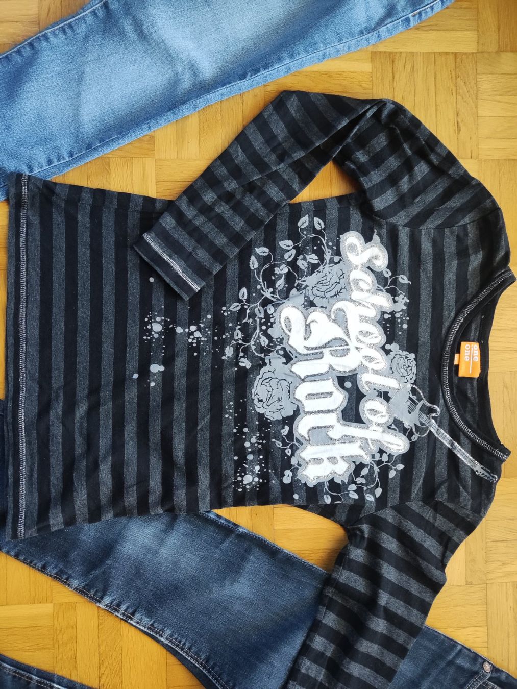 Lotti & Set di vestiti: Mädchen Sweatshirt und Bluejeans 152 – Usato da Kriens venduto da rinzmann 1