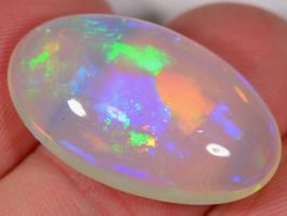 16.3 Karat - Ovaler transparenter Äthiopischer Welo Opal