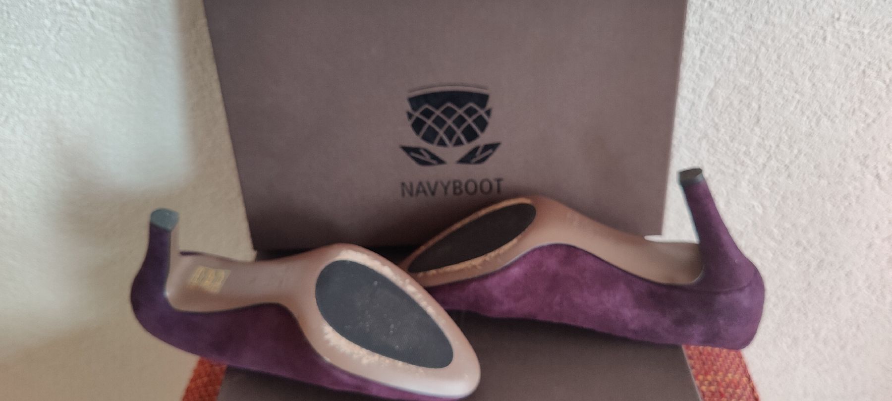 Navyboot Scarpe da donna: Navyboot Pumps Wildleder Bordeaux Grösse 36 – Usato da Bern venduto da Aliloli 2
