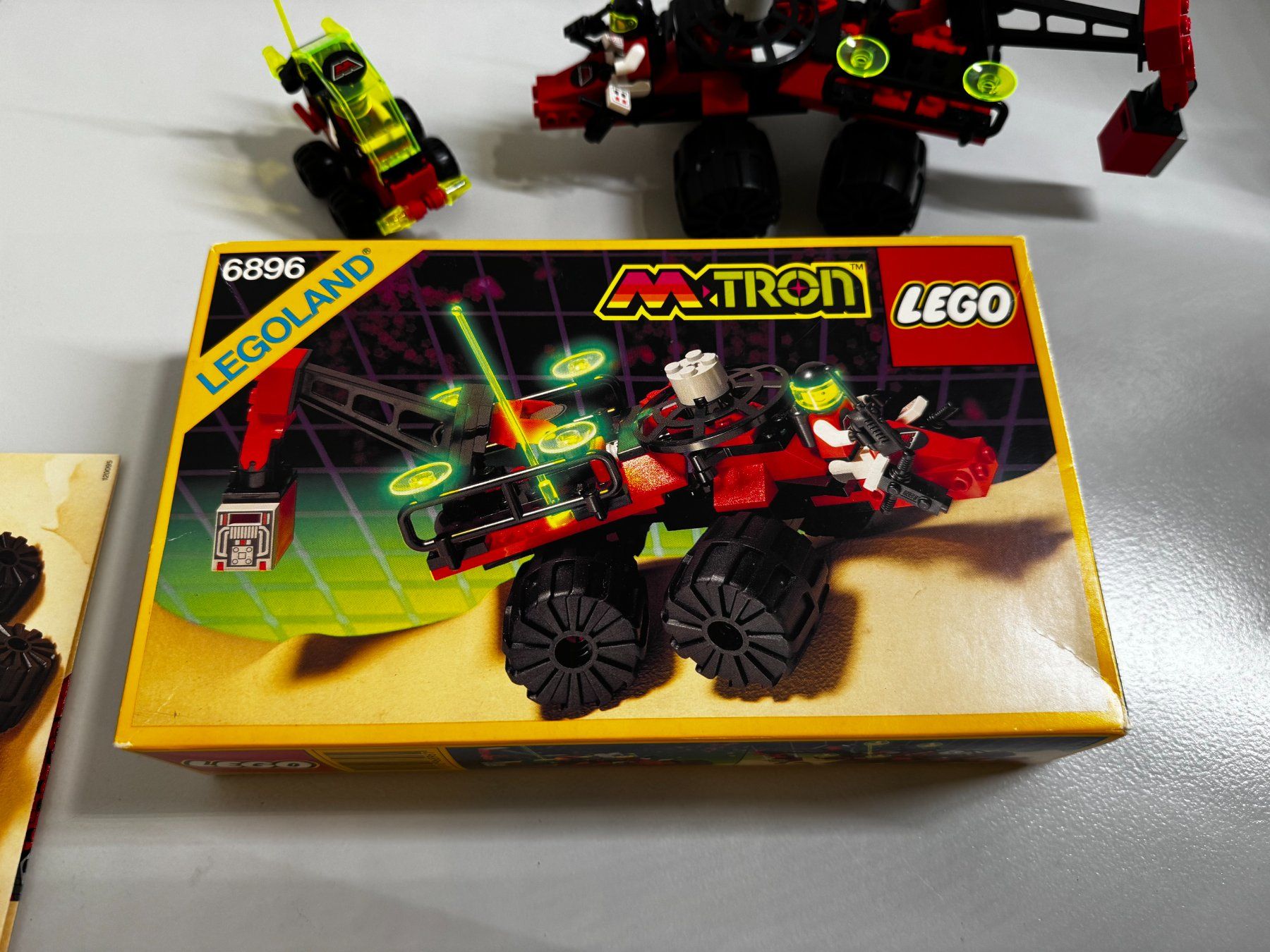 Lego Kit di costruzioni: Lego M Tron 6896 mit Box & 6833 – Usato da Reitnau venduto da Emma-verkauft 2