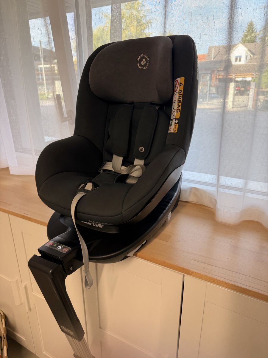 Maxi-Cosi Seggiolini per auto: Zwei Maxi-Cosi Kindersitze mit Basis – Usato da Inwil venduto da adriana231 2