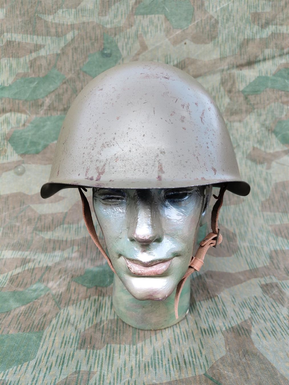 Schweizer Armee Uniformi & Effetti personali: Stahlhelm M53, Variante 1 – Usato da Bauma venduto da SwissMilitaria 1