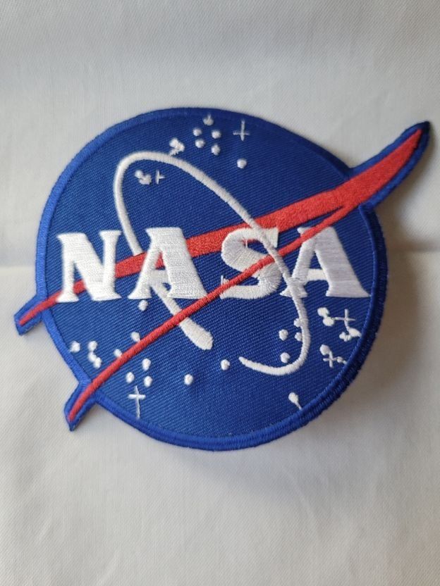 NASA Placchette & Badge: Zwei Raumfahrt-Abzeichen gestickt, Durchmesser 10cm – Nuovo e nell'imballaggio originale da Altdorf UR venduto da Nordwing 1