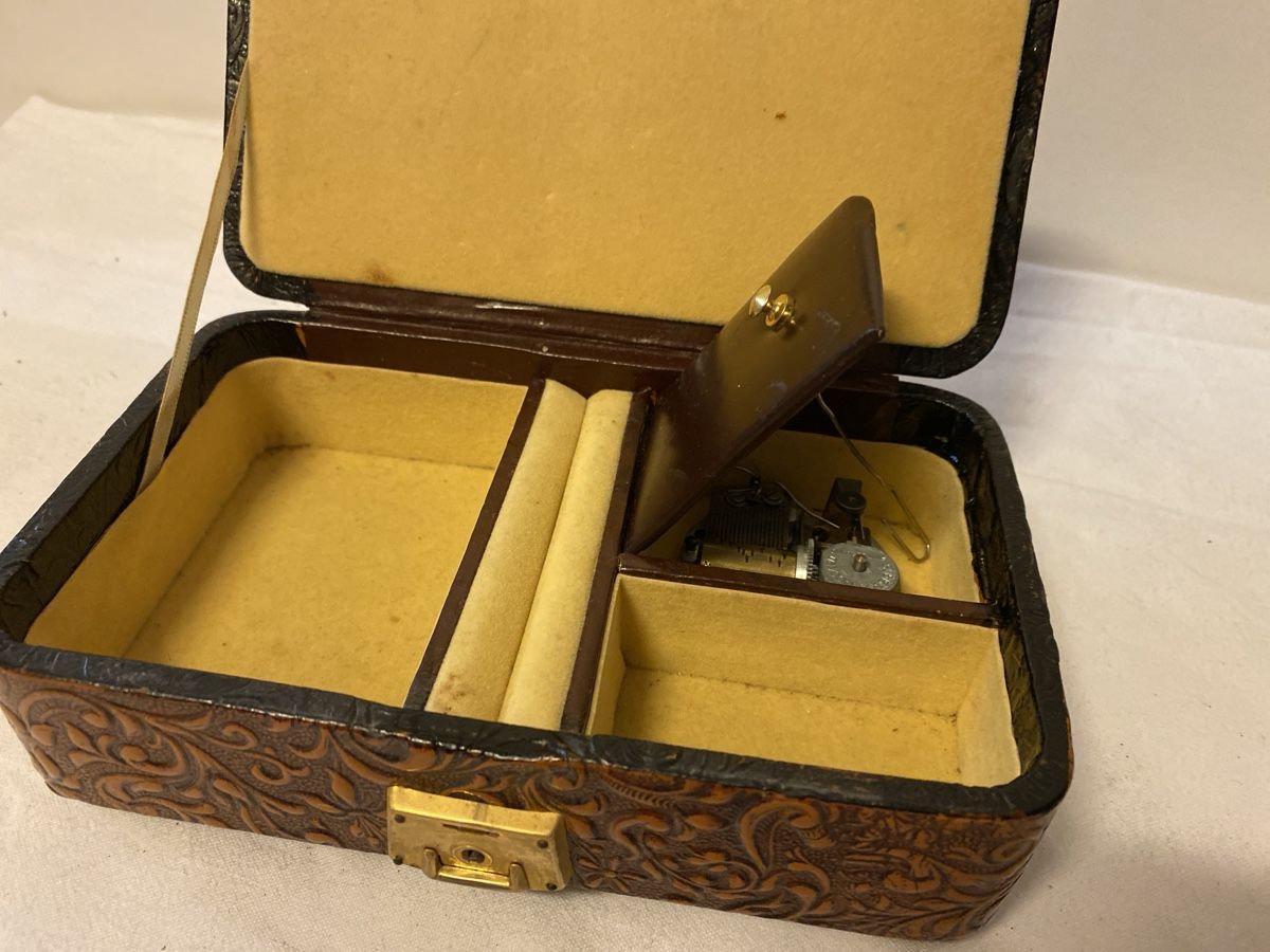Carillon: Antike Spieldose Schatulle Schmuckdose Toledo Spanien – Usato da sursee venduto da trilli-tralli 6