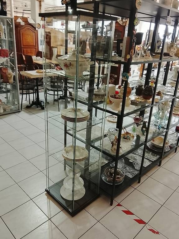 Vetrine: Schlichte Glasvitrine mit 3 Glastablaren – Usato da Neuhausen am Rheinfall venduto da galleria13