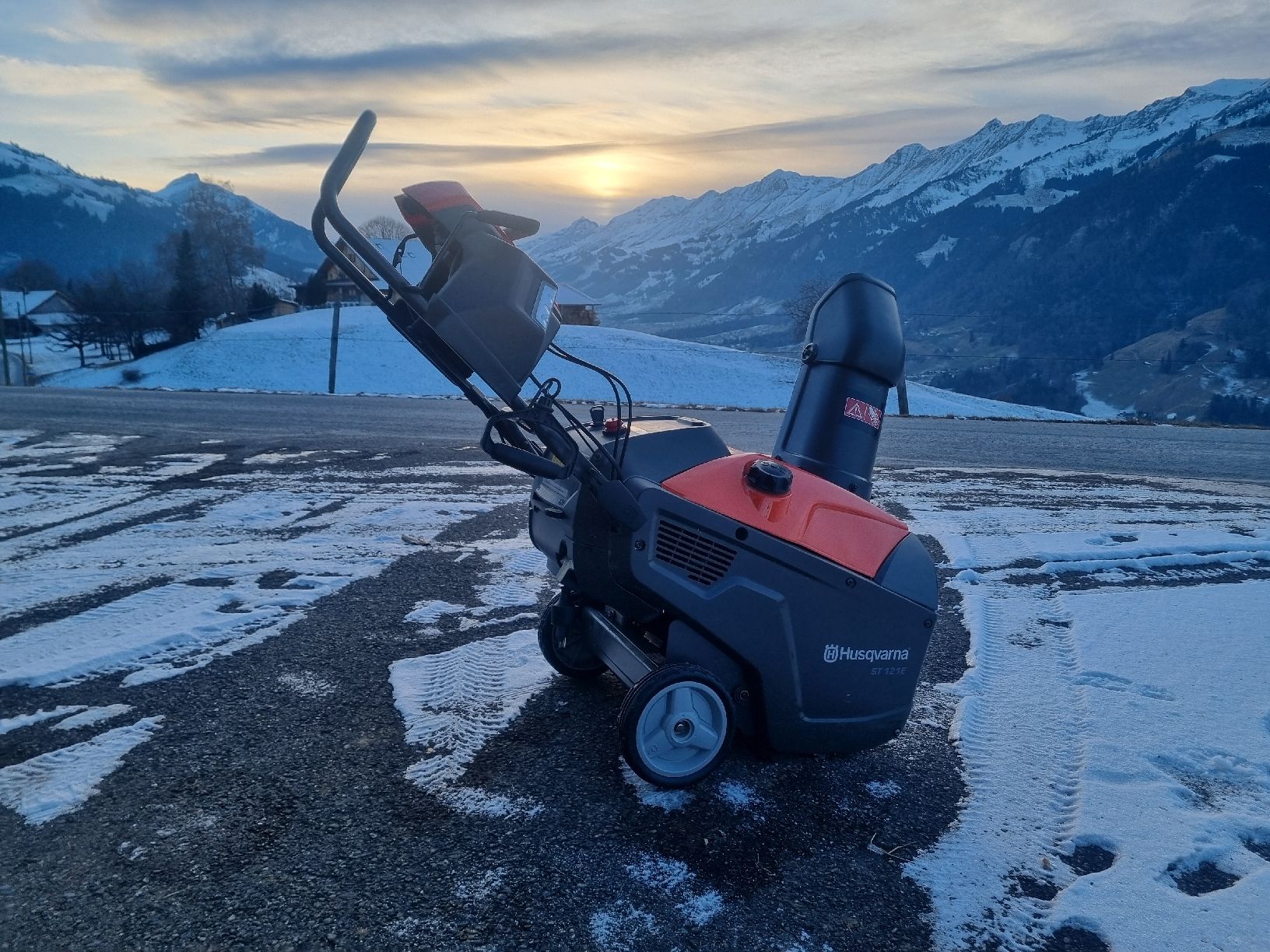 Husqvarna Sgombero neve: Husqvarna ST121E Schneefräse – Usato da Reichenbach im Kandertal venduto da zeh_m5wg
