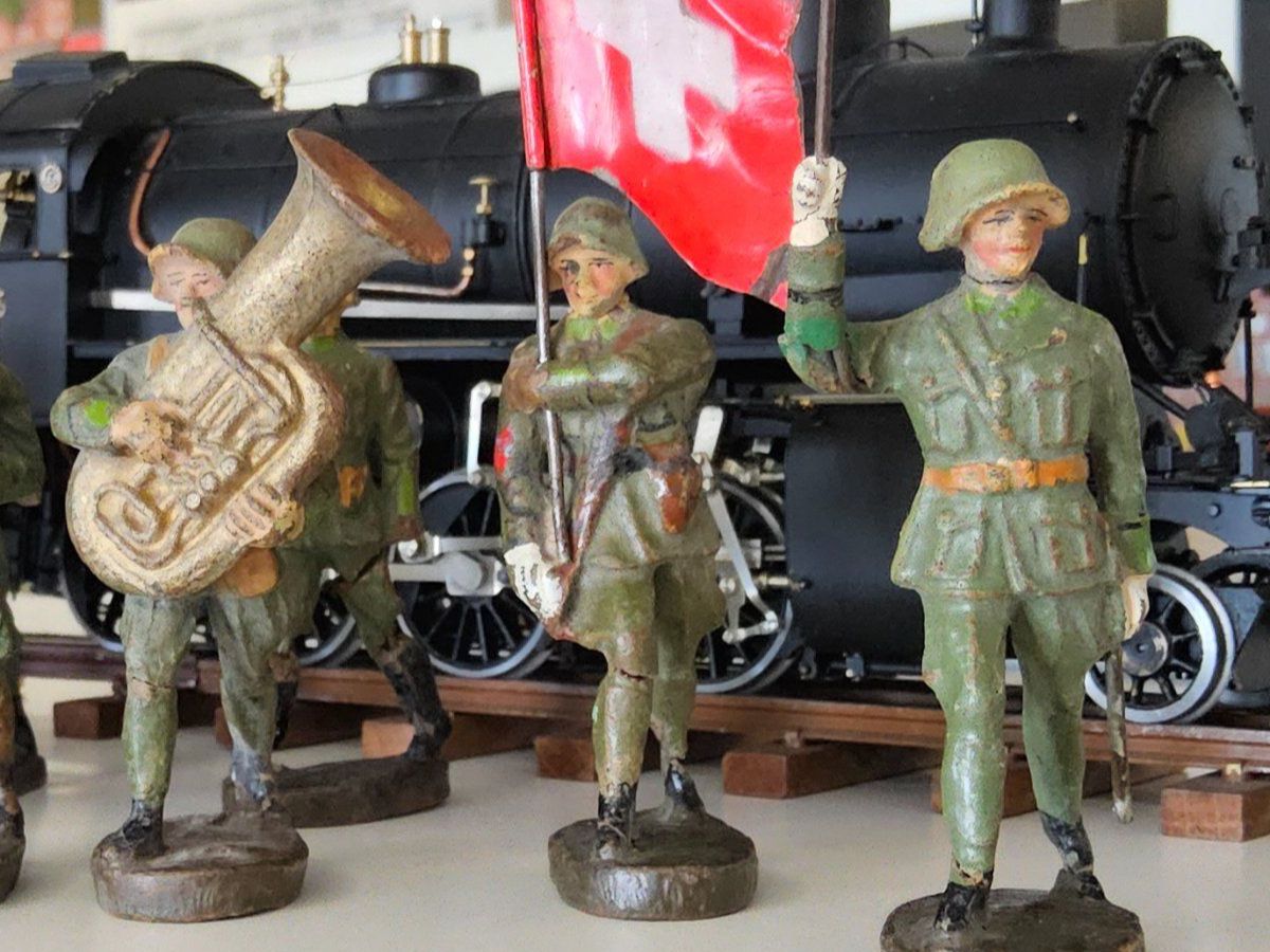 Statuette: schweizer Armee vor 1939 ___ 13 x Figuren Elastolin & Lineol – Usato da Uerikon venduto da Airport68 2