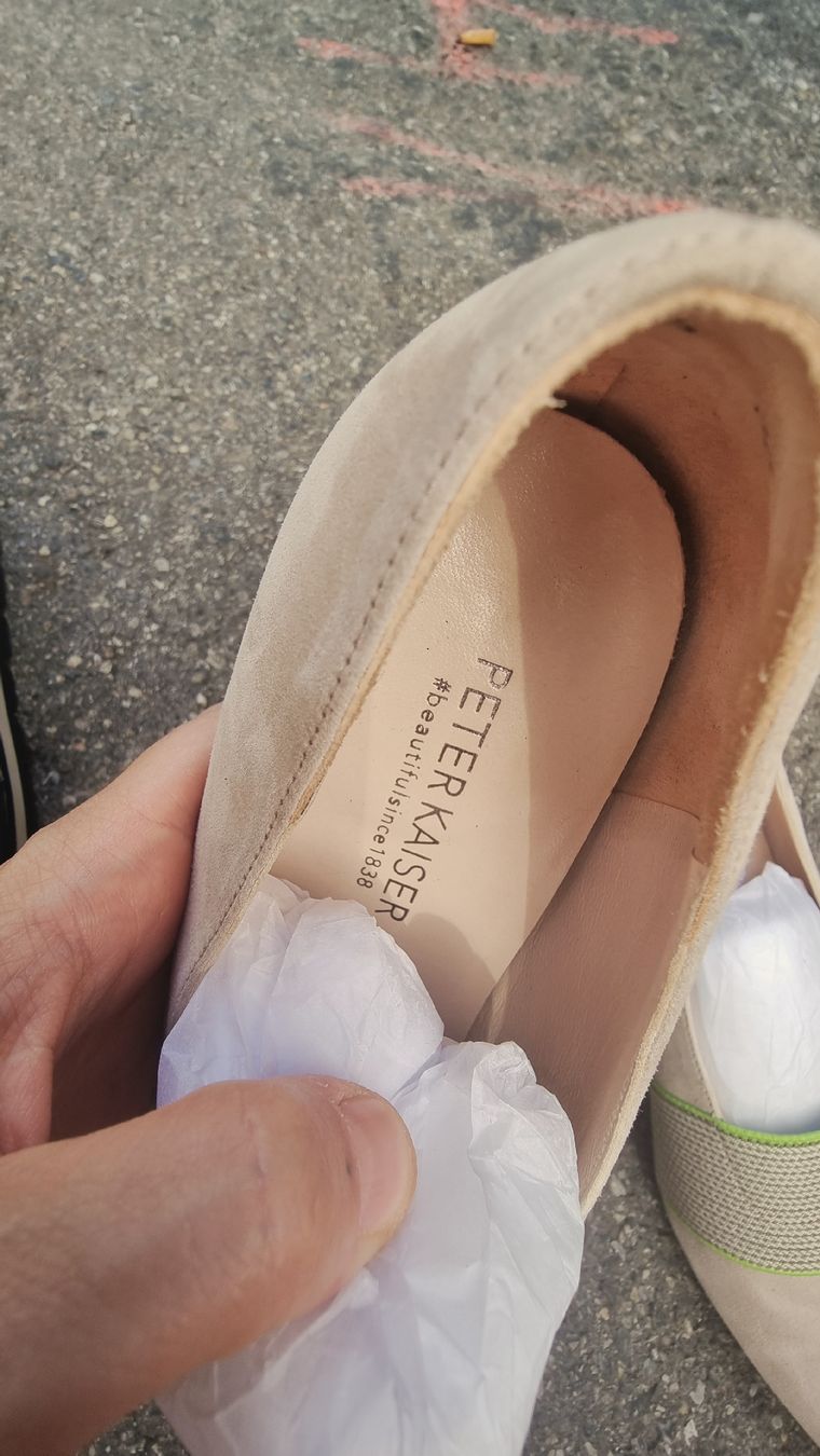 Kaiser Scarpe da donna: Chaussures plates Peter Kaiser daim beige taille 6.5 NEUVES – Usato da Vevey venduto da fer3ica 2