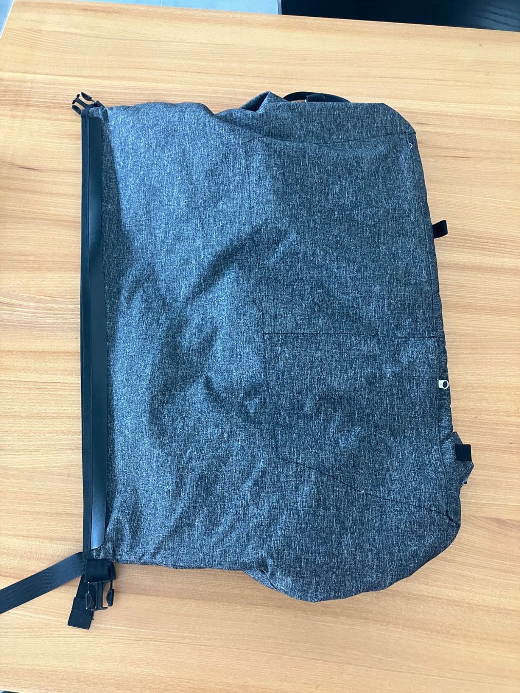 Zaini: iNDiZ Rucksack Jonas, grau, in Basel produziert – Usato da Meiringen venduto da Krufi