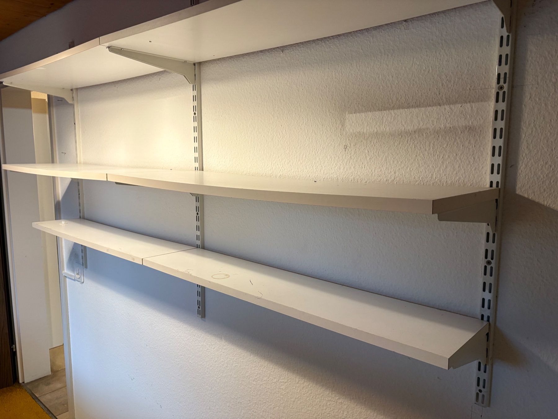 Scaffali: Weisses Wandregal – Usato da Arlesheim venduto da Spielmax 3