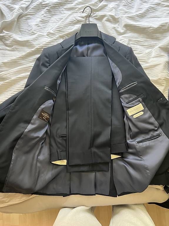 Costumes: Suitsupply Anzug Navy 94 – D'occasion à St Gallen par rub_gk9g