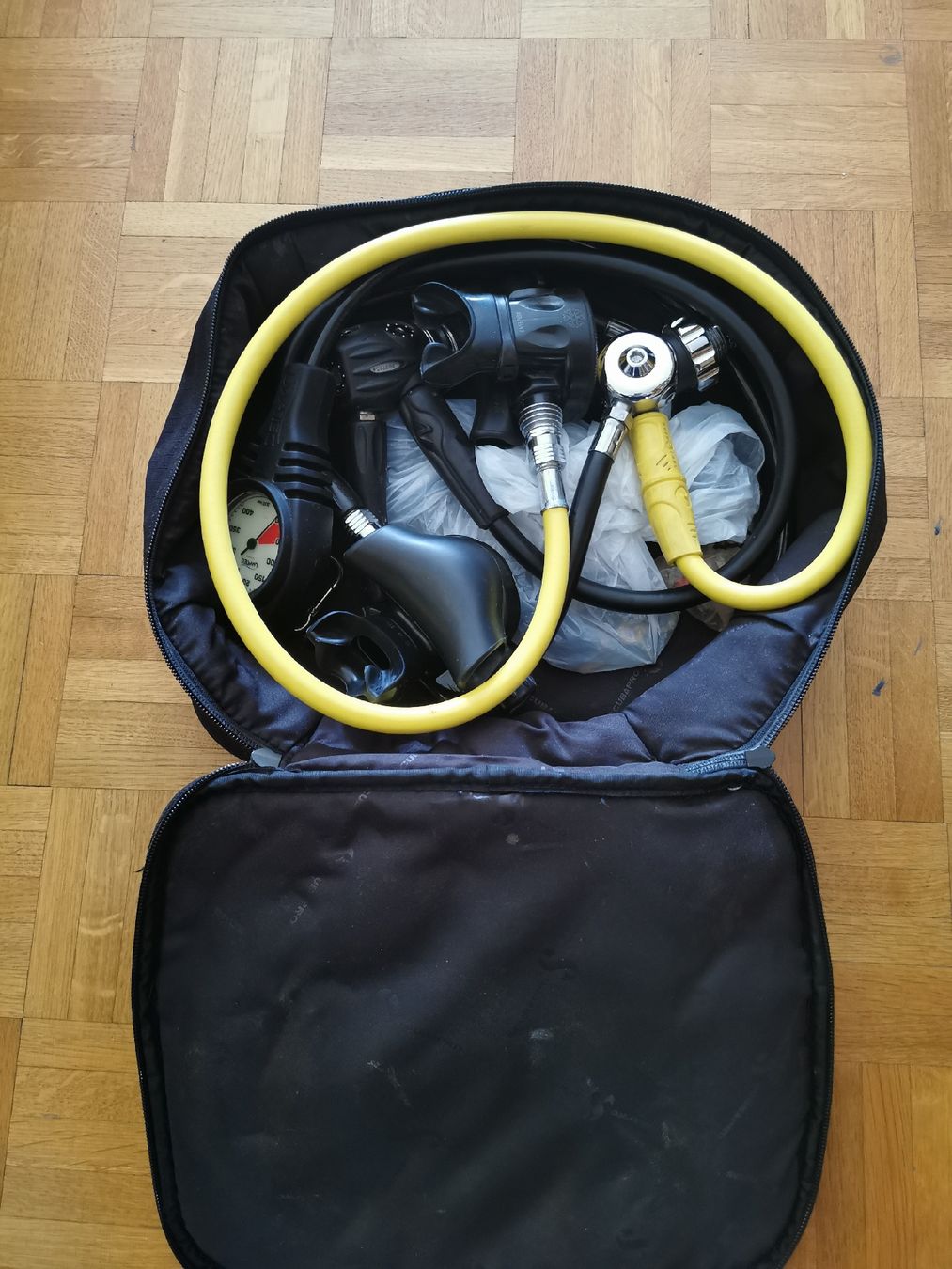 Respiratori & Giubbotti: Kit détendeurs de plongée Aqualung – Usato da Montreux venduto da sme_nw6w 8