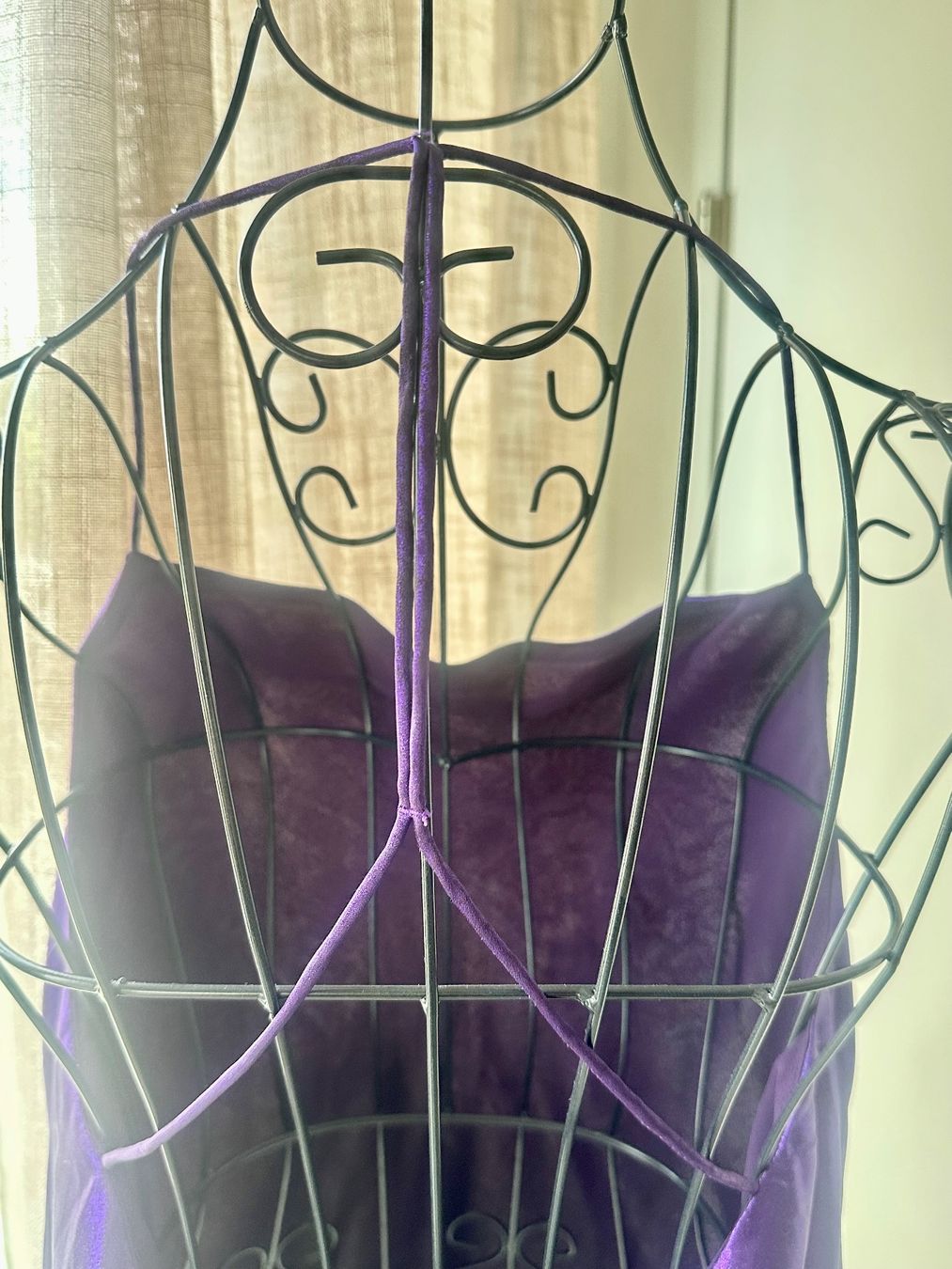 Mango Top: Wunderschönes satiniertes Träger Top von Mango, NEU – Nuovo e nell'imballaggio originale da Bremgarten AG venduto da jiom 5