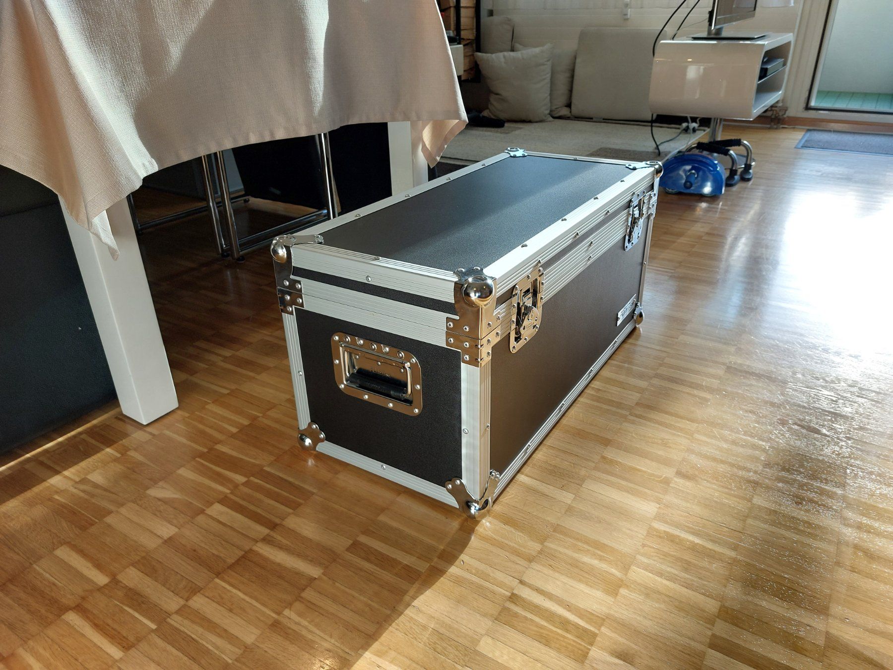 Casse di trasporto: Flyht Pro Case Flat Par M Transportkiste – Usato da Münchenstein venduto da Filou4142 2