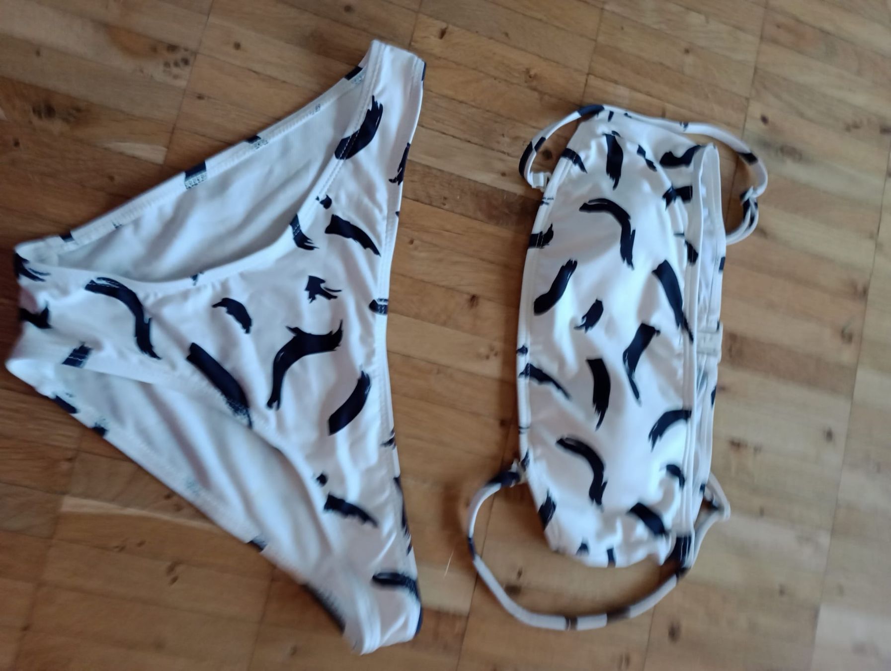 Badekleider & Bikinis: Bikini sportlich Grösse 36 – Gebraucht aus Wädenswil von Mirm1.0 1