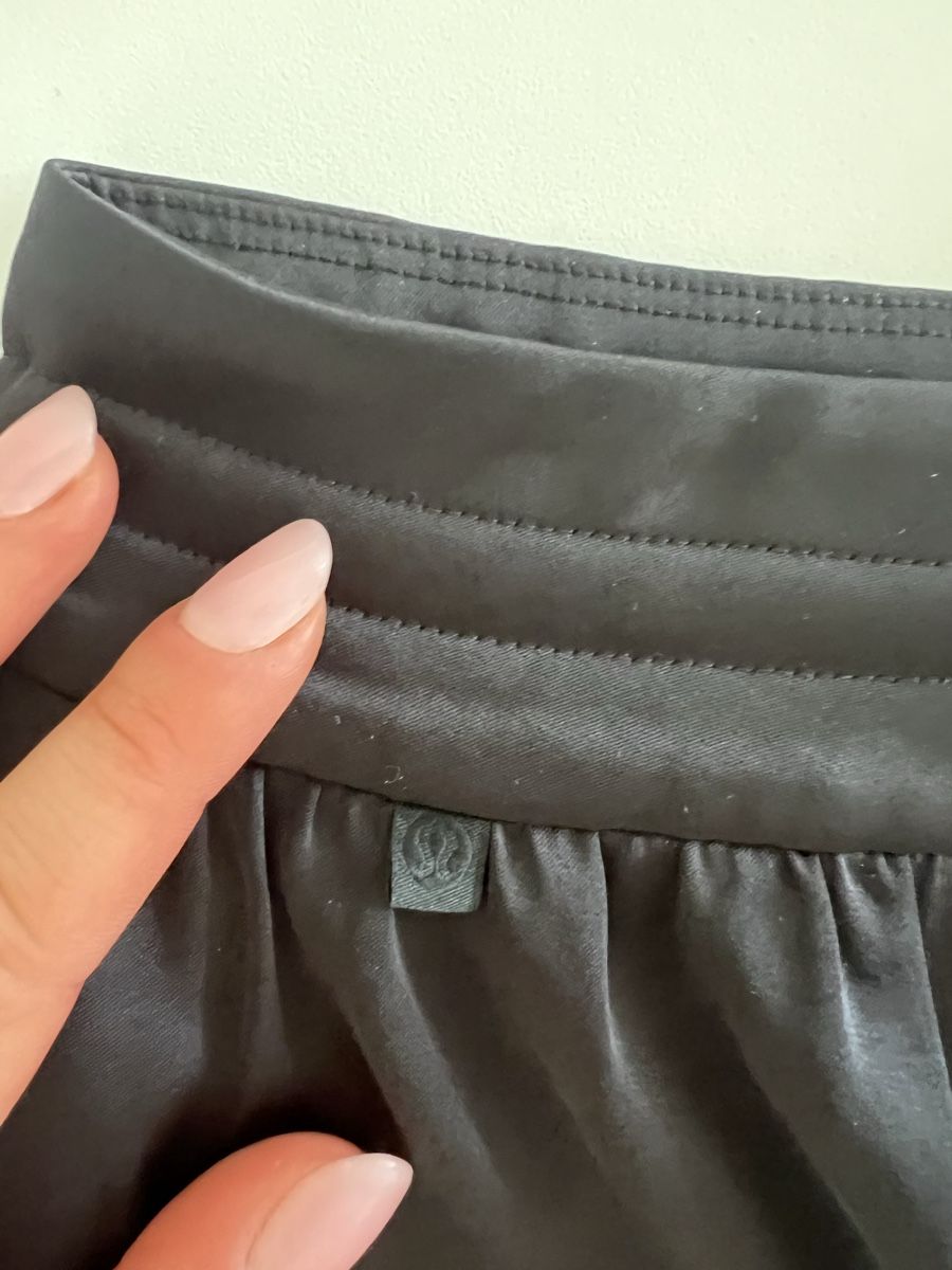 Lululemon Hosen: satin Hose von Lululemon – Gebraucht aus Erlenbach von paulina.rad 1
