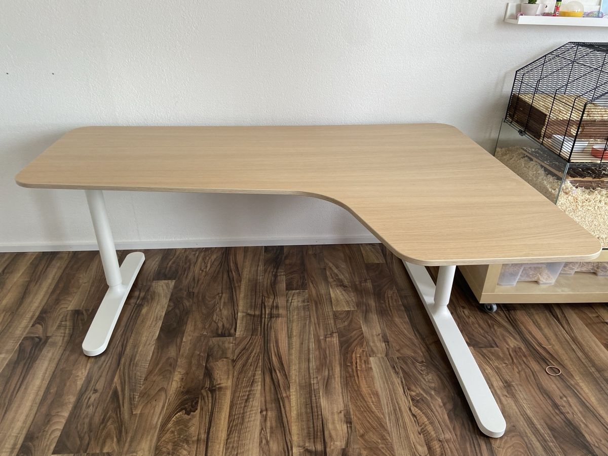 Ikea Bureaux: Pult / Schreibtisch IKEA BEKANT hell – D'occasion à Wangen ZH par ClaLoh