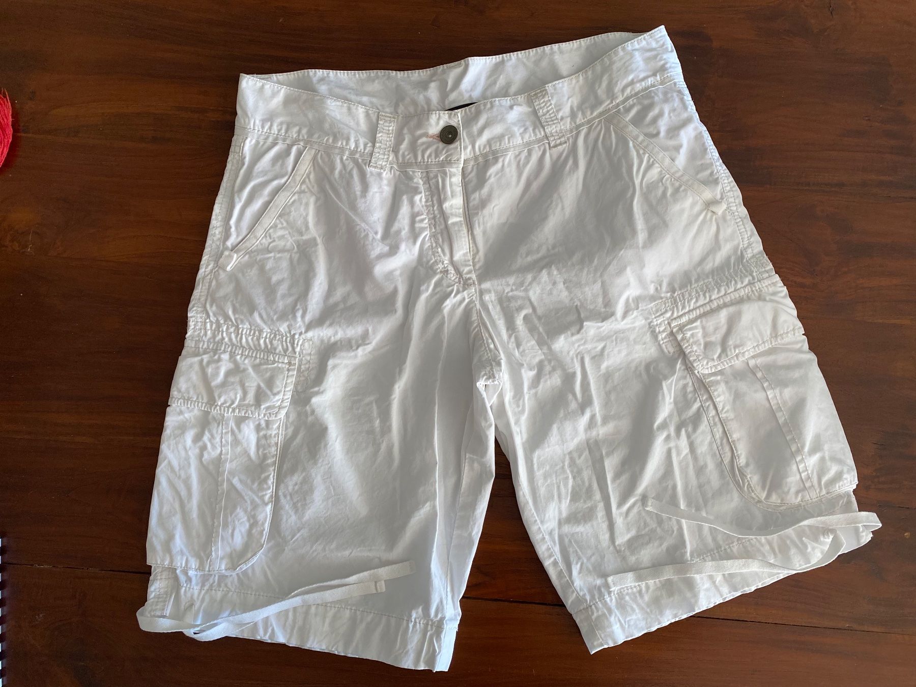 Napapijri Hosen: NAPAPIJRI Bermuda Shorts weiss – Gebraucht aus Besazio von lionheart63
