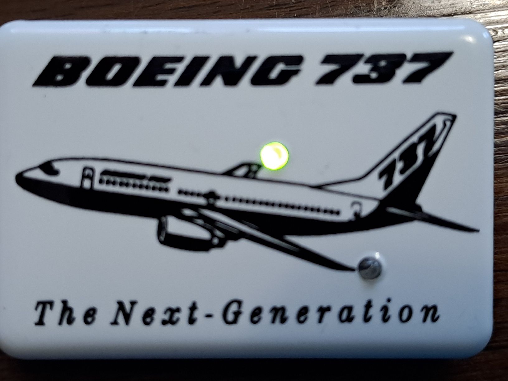 Spille & Fermagli: Broche Boeing 737 lumineux – Usato da Saubraz venduto da fanf 1