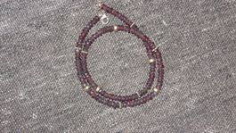 sehr schöne Kette mit rotem Granat und echtgold Teilen