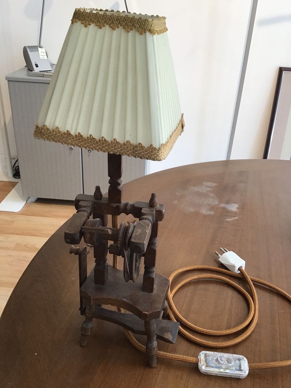 Lampade: Tischlampe-Webstuhl – Usato da Liebefeld venduto da Belar-Licht