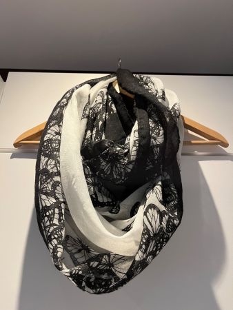 Schlauch Schal in schwarz/weiss mit Schmetterlingen