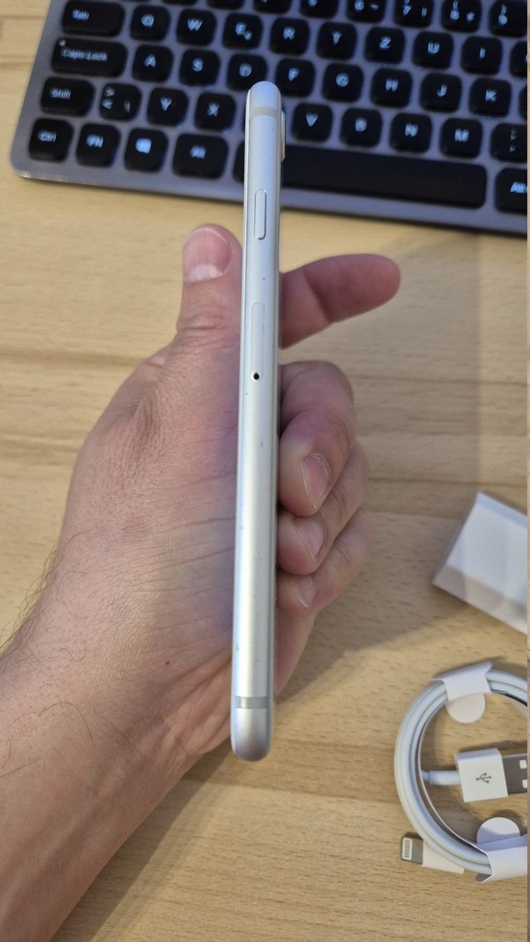 Apple Handys / Smartphones: iPhone 8 256GB Silver 3008 mit neuem Akku – Gebraucht aus Münchenbuchsee von MV_Solutions 7