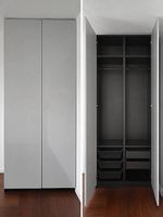 IKEA Schrank 120 mal 230cm mit hochglanz Türen in hellgrau