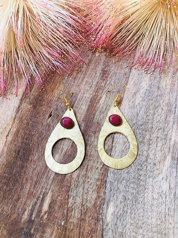 Orecchini pendenti & Orecchini a lobo: Messing Ohrhänger mit roter Glasperle - boho- gipsy- ethnic – Usato da Oberwil b. Zug venduto da Temuera 1
