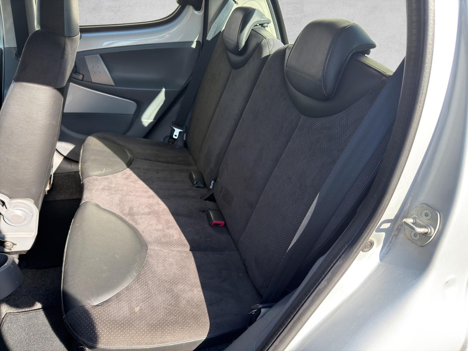 Peugeot Automobili: Peugeot 107 1.0i black&silver Edition – Usato da Tägerwilen venduto da pescatore76 7