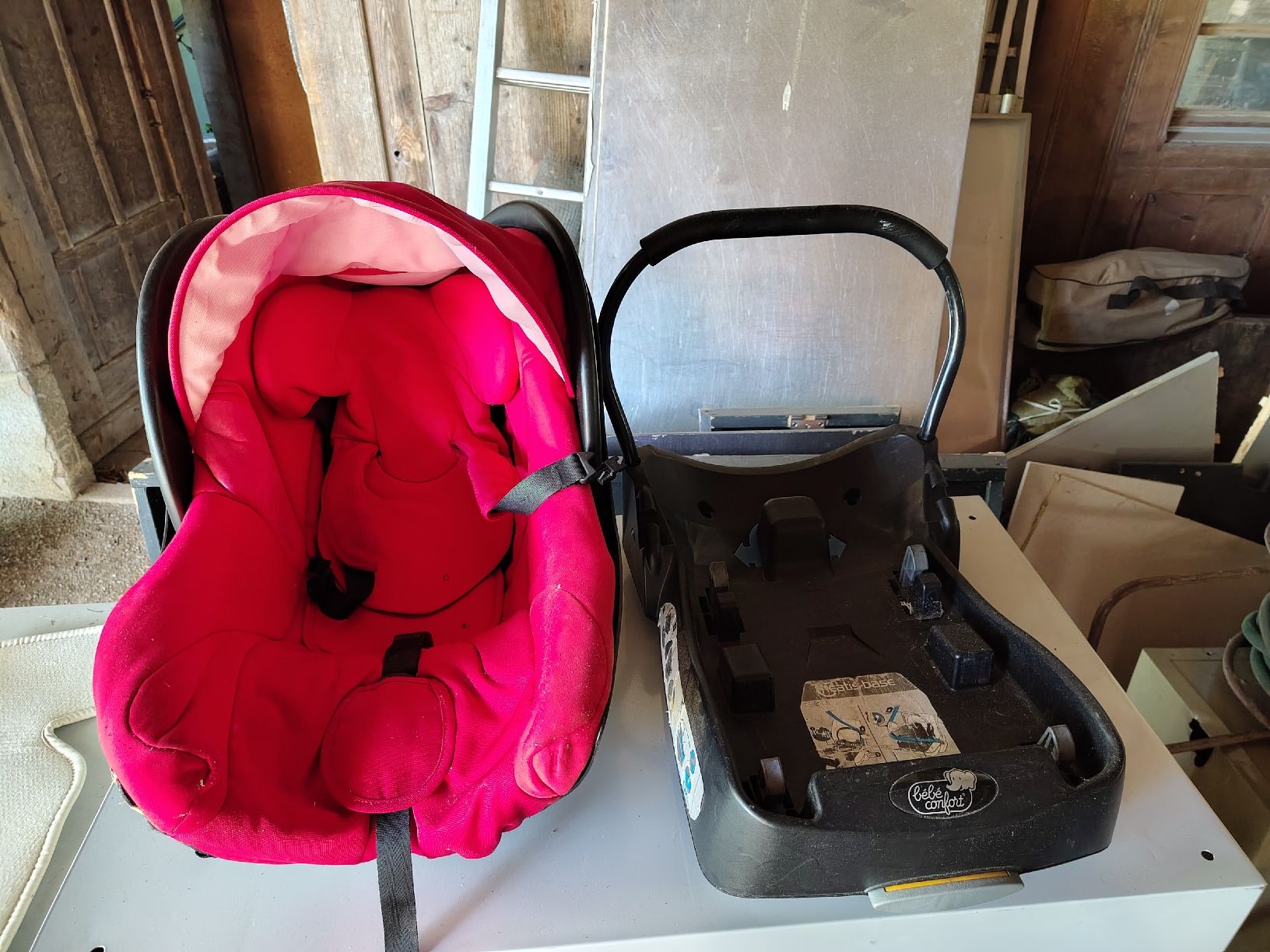 Sièges auto: Siège auto bébé Bébé Confort avec base  – D'occasion à Treyvaux par gro_79xt