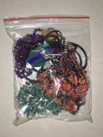 Schmuck-Konvolut: Edelstein- & Korallenketten (Sack)