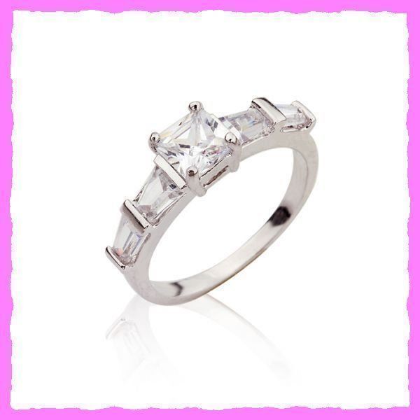 Anelli: Bezaubernder Ring mit Zirkonia – Nuovo e nell'imballaggio originale da Oberglatt ZH venduto da Diamond-Girl