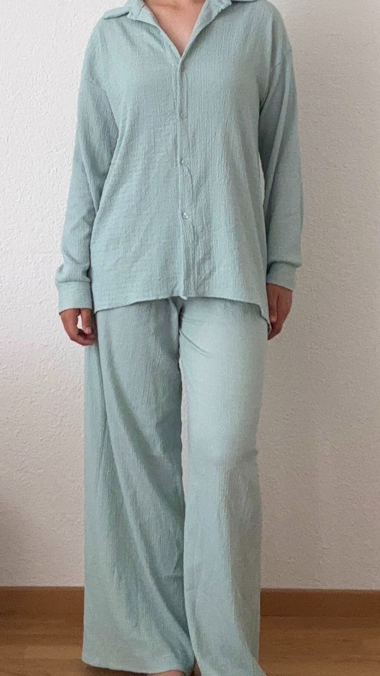 Kleiderpakete: Hellblauer Zweiteiler Damen Einheitsgrösse (passt S) – Gebraucht aus Schliern b. Köniz von milo_67