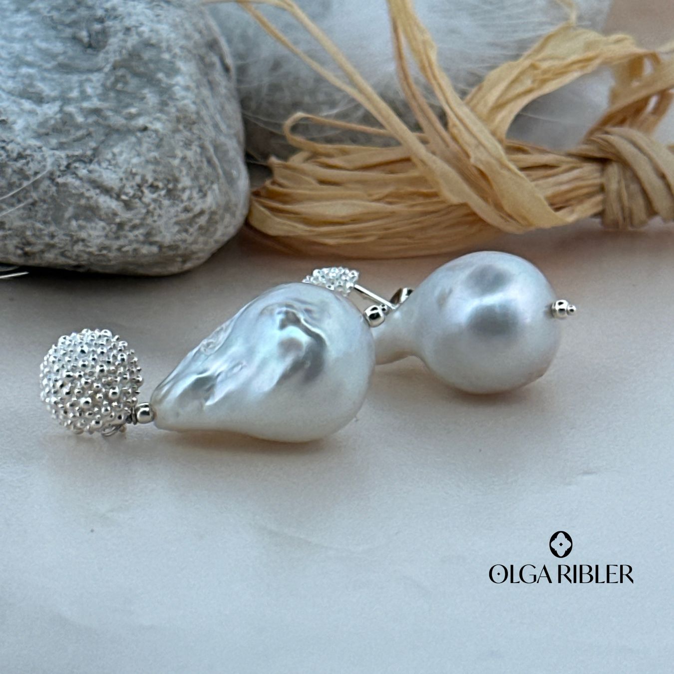 Olga Ribler Boucles d'oreille: Silber Ohrhänger mit Barock-Perle – Neuf (Voir description) à Luzern par MonikaS03 6