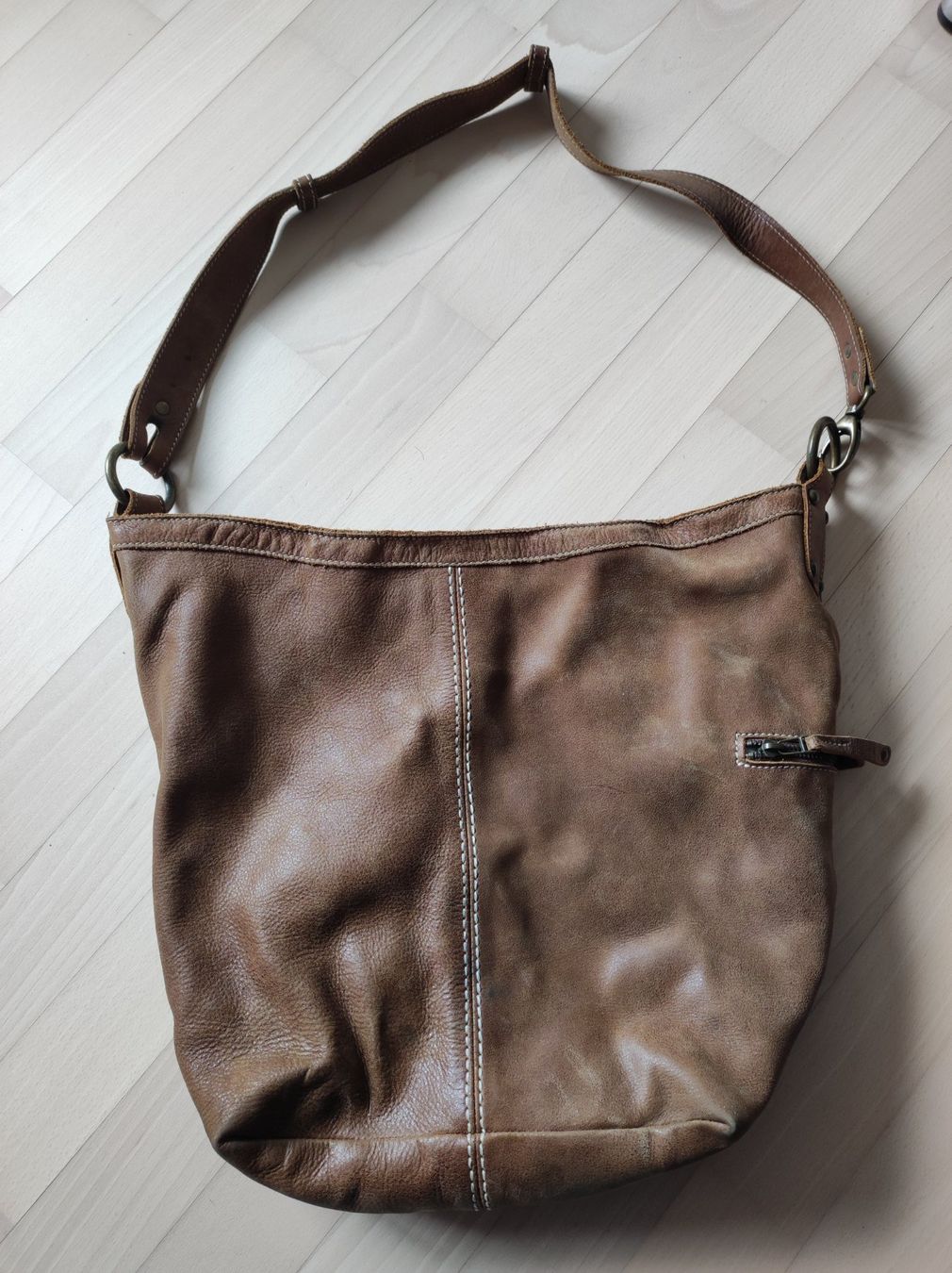 Sonstige Kleidung & Accessoires: Roots Schultertasche aus Leder – Gebraucht aus Pfungen von aniar 2
