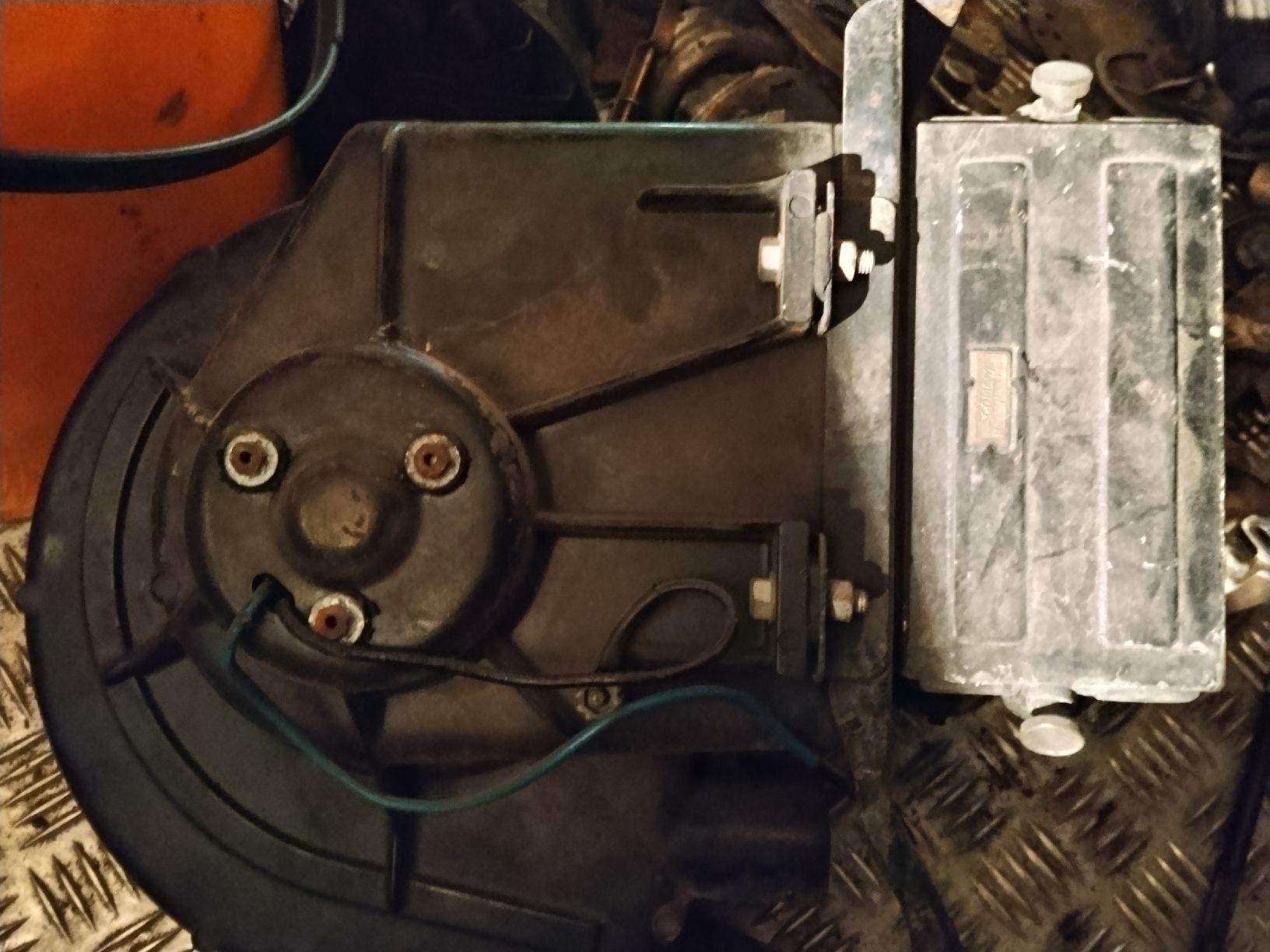 Renault Automobili: oltimer Renault Dauphine chauffage sofica – Usato da Fribourg venduto da Umulisa 1